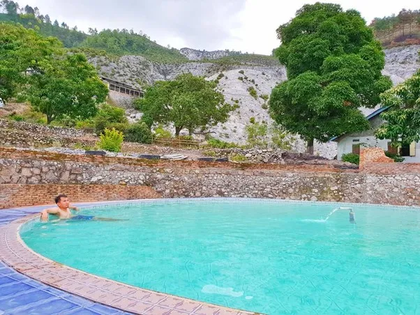Aek Rangat Pangururan, 1. Bukit Holbung, 2. Pusuk Buhit, 3. Air Terjun Situmurun Binangalom, 4. Air Terjun Efrata, 5. Air Terjun Binanga Bolon, 6. Desa Wisata Tomok, 7. Bukit Beta Tuk-Tuk, 8. Pantai Sigugur Resort, 9. Bukit Sibea-Bea, 10. Aek Rangat Pangururan