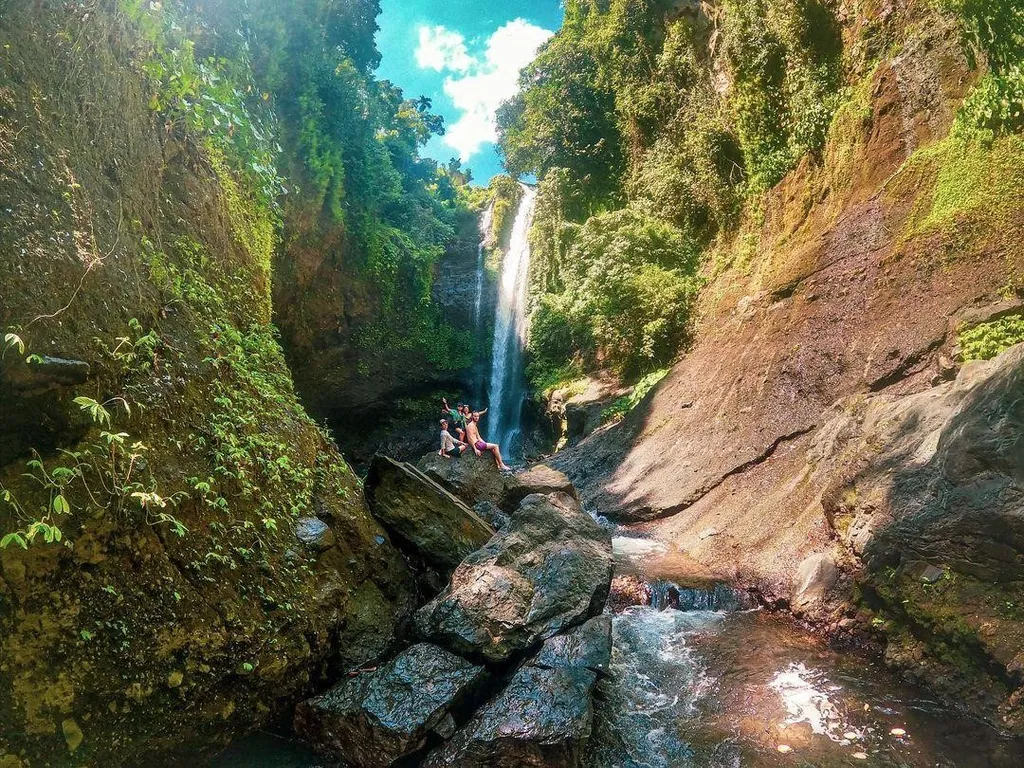 Air Terjun Aling-Aling, 1. Air Terjun Gitgit, 2. Blue Lagoon Air Terjun Sambangan, 3. Puncak Wanagiri, 4. Air Terjun Kroya, 5. Air Terjun Aling-Aling, 6. Air Terjun Sekumpul, 7. Air Terjun Lemukih, 8. Air Panas Banjar, 9. Kolam Yeh Sanih, 10. Pantai Lovina
