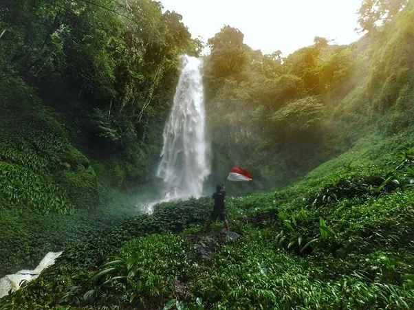 Air Terjun Binanga Bolon, 1. Bukit Holbung, 2. Pusuk Buhit, 3. Air Terjun Situmurun Binangalom, 4. Air Terjun Efrata, 5. Air Terjun Binanga Bolon, 6. Desa Wisata Tomok, 7. Bukit Beta Tuk-Tuk, 8. Pantai Sigugur Resort, 9. Bukit Sibea-Bea, 10. Aek Rangat Pangururan