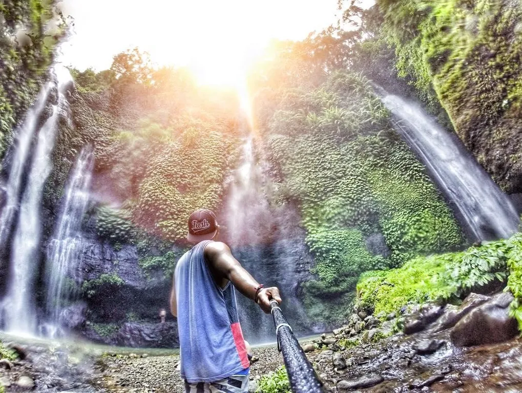 Air Terjun Lemukih, 1. Air Terjun Gitgit, 2. Blue Lagoon Air Terjun Sambangan, 3. Puncak Wanagiri, 4. Air Terjun Kroya, 5. Air Terjun Aling-Aling, 6. Air Terjun Sekumpul, 7. Air Terjun Lemukih, 8. Air Panas Banjar, 9. Kolam Yeh Sanih, 10. Pantai Lovina