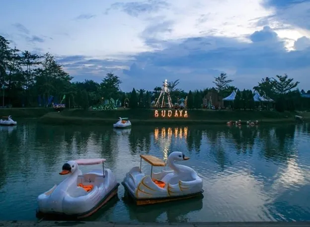 Budaya Land, 1. Tirta Mas Waterpark, 2. Budaya Land, 3. Taman Bunga Madirsan, 4. Waterland Tamora, 5. Wisata Punden Rejo