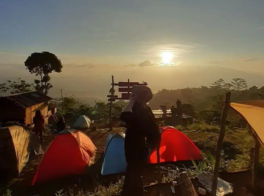 Bukit Basah Dusun Sawah, 1. Air Terjun Tangga Seribu, 2. Suban Air Panas, 3. Tebing Suban, 4. Danau Talang Kering Curup, 5. Bukit Basah Dusun Sawah, 6. Air Terjun Curup Lekat, 7. Pesona 88 Curup, 8. Air Terjun PU