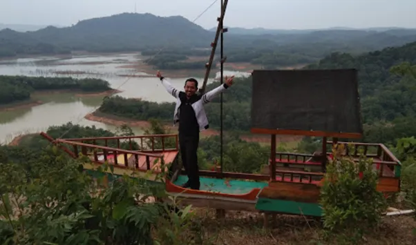 Bukit Kelok Indah, 1. Agro Wisata Bukit Naang, 2. Dermaga Tepian Mahligai, 3. Jembatan Waterfront City, 4. Stanum Bangkinang, 5. Puncak Pukatan, 6. Sungai Hijau, 7. Taman Bunga Eceng Gondok, 8. Sungai Gulamo, 9. Hutan Pinus Kampar, 10. Bukit Kelok Indah