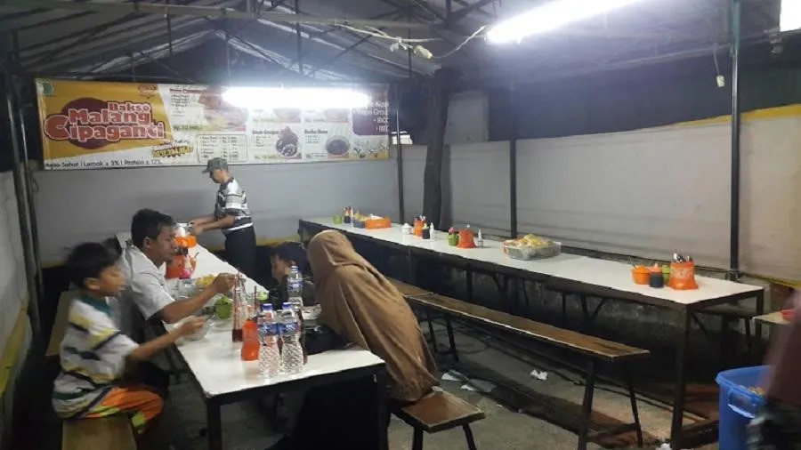 Bakso Malang Cipaganti, 1. Bakso Malang Asli Fortuna, 2. Bakso Malang Mandeep, 3. Bakso Malang Enggal, 4. Bakso Malang Haji Darmo Bandung, 5. Bakso Malang Cipaganti, 6. Bakso Malang BoM, 7. Bakso Malang Jawara, 8. Bakso Malang Langgeng