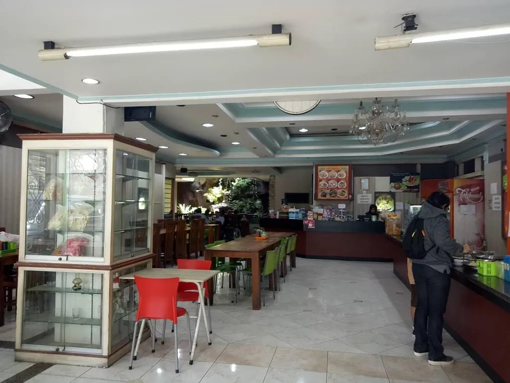 Bakso Malang Langgeng, 1. Bakso Malang Asli Fortuna, 2. Bakso Malang Mandeep, 3. Bakso Malang Enggal, 4. Bakso Malang Haji Darmo Bandung, 5. Bakso Malang Cipaganti, 6. Bakso Malang BoM, 7. Bakso Malang Jawara, 8. Bakso Malang Langgeng