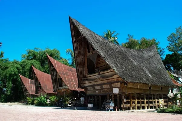 Desa Wisata Tomok, 1. Bukit Holbung, 2. Pusuk Buhit, 3. Air Terjun Situmurun Binangalom, 4. Air Terjun Efrata, 5. Air Terjun Binanga Bolon, 6. Desa Wisata Tomok, 7. Bukit Beta Tuk-Tuk, 8. Pantai Sigugur Resort, 9. Bukit Sibea-Bea, 10. Aek Rangat Pangururan