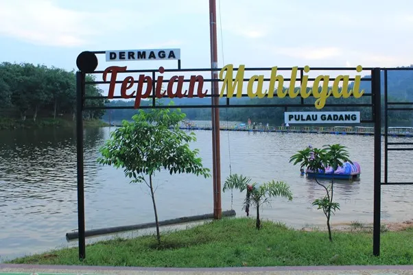 Dermaga Tepian Mahligai, 1. Agro Wisata Bukit Naang, 2. Dermaga Tepian Mahligai, 3. Jembatan Waterfront City, 4. Stanum Bangkinang, 5. Puncak Pukatan, 6. Sungai Hijau, 7. Taman Bunga Eceng Gondok, 8. Sungai Gulamo, 9. Hutan Pinus Kampar, 10. Bukit Kelok Indah
