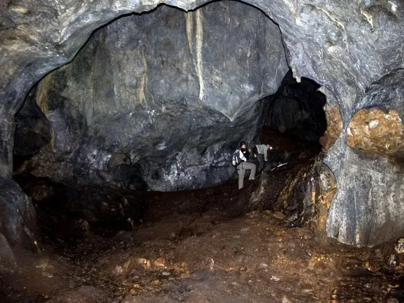 Goa Kasah, 1. Air Terjun Pancuran Rayo, 2. Gunung Kerinci, 3. Goa Kasah, 4. Air Terjun Telun Berasap, 5. Danau Lingkat, 6. Danau Kaco, 7. Kawasan Aroma Pecco, 8. Air Terjun Talang Kemulun, 9. Hutan Pinus Sanggaran Agung, 10. Taman Bukit Tengah