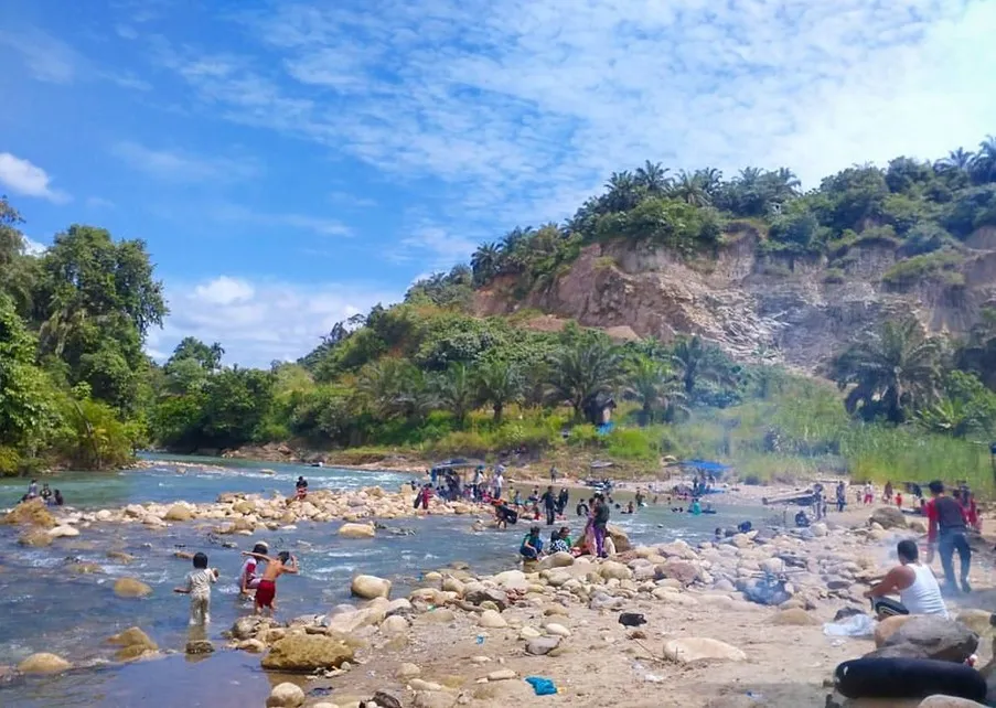 Pulau Bisky, 1. Bukit Pamingke, 2. Puncak Manalese, 3. Pulau Bisky, 4. Pantai Monyet, 5. Tebing Batu Napponol, 6. Goa Kaca, 7. Tangkahan Lobu, 8. Puncak Aek Ronggas, 9. Wisata Alam Aek Buru, 10. Air Terjun Jeri