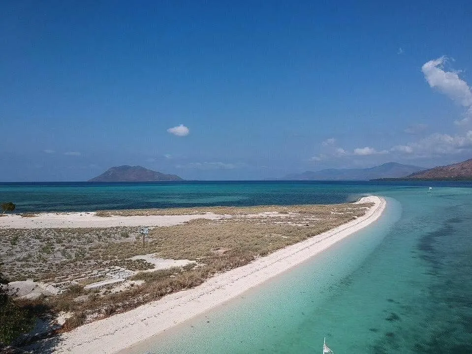 Pulau Pangabatang, 1. Pantai Koka, 2. Bukit Salib, 3. Pantai Sawengka, 4. Hutan Mangrove Magepanda, 5. Pulau Pemana Kecil, 6. Pulau Pangabatang, 7. Air Terjun Aimitat, 8. Taman Wisata Alam Laut Teluk Maumere (TWAL teluk Maumere), 9. Pulau Babi, 10. Bukit Nilo