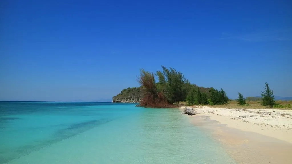 Pulau Pemana Kecil, 1. Pantai Koka, 2. Bukit Salib, 3. Pantai Sawengka, 4. Hutan Mangrove Magepanda, 5. Pulau Pemana Kecil, 6. Pulau Pangabatang, 7. Air Terjun Aimitat, 8. Taman Wisata Alam Laut Teluk Maumere (TWAL teluk Maumere), 9. Pulau Babi, 10. Bukit Nilo