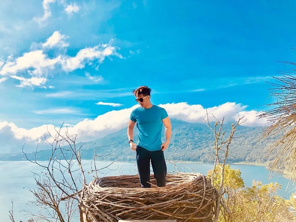 Puncak Wanagiri, 1. Air Terjun Gitgit, 2. Blue Lagoon Air Terjun Sambangan, 3. Puncak Wanagiri, 4. Air Terjun Kroya, 5. Air Terjun Aling-Aling, 6. Air Terjun Sekumpul, 7. Air Terjun Lemukih, 8. Air Panas Banjar, 9. Kolam Yeh Sanih, 10. Pantai Lovina