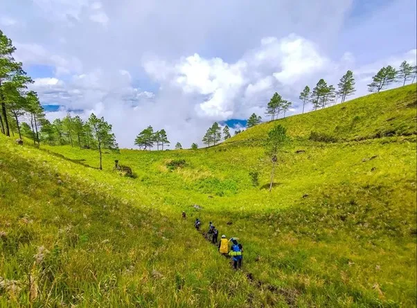 Pusuk Buhit, 1. Bukit Holbung, 2. Pusuk Buhit, 3. Air Terjun Situmurun Binangalom, 4. Air Terjun Efrata, 5. Air Terjun Binanga Bolon, 6. Desa Wisata Tomok, 7. Bukit Beta Tuk-Tuk, 8. Pantai Sigugur Resort, 9. Bukit Sibea-Bea, 10. Aek Rangat Pangururan