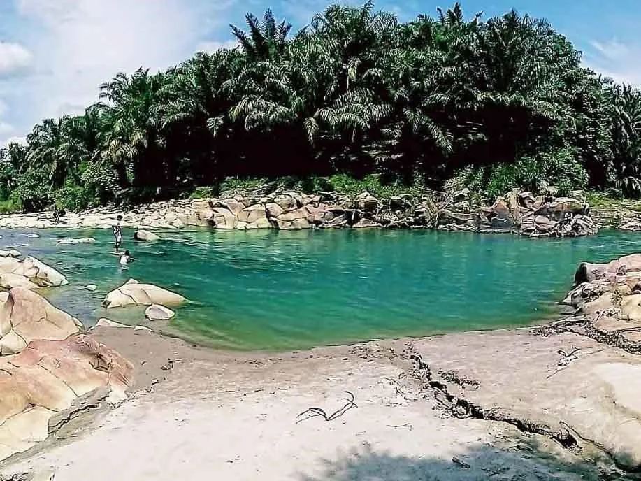 Pantai Salju, 1. Danau Linting, 2. The Le Hu Garden, 3. Air Terjun Dua Warna, 4. Pulau Siba, 5. Pantai Salju, 6. Maha Vihara Maitreya, 7. Kampung Ladang Outbond, 8. Armaya Wisata Alam, 9. Pemandian Alam Tirta Sayum Sabah, 10. Air Terjun Lembah Loknya