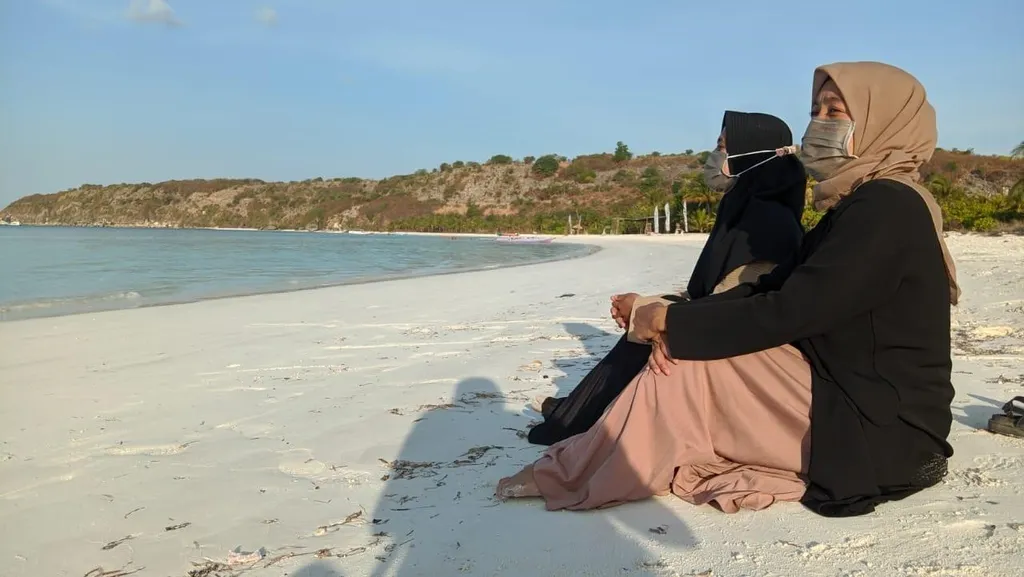 Pantai Sawengka, 1. Pantai Koka, 2. Bukit Salib, 3. Pantai Sawengka, 4. Hutan Mangrove Magepanda, 5. Pulau Pemana Kecil, 6. Pulau Pangabatang, 7. Air Terjun Aimitat, 8. Taman Wisata Alam Laut Teluk Maumere (TWAL teluk Maumere), 9. Pulau Babi, 10. Bukit Nilo