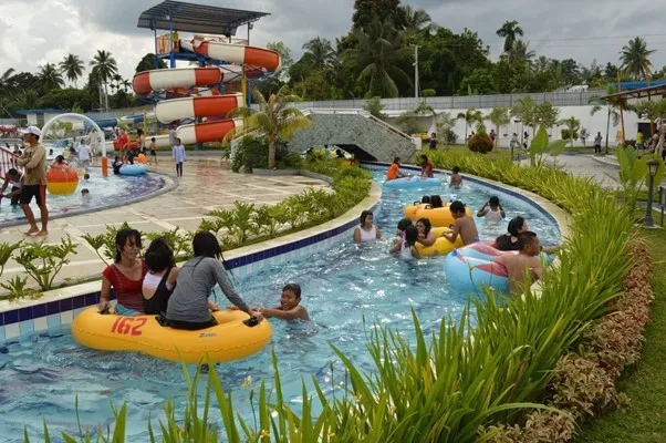 Siantar Waterpark, 1. Pemandian Bah Tio, 2. Pemandian Pulau Batu, 3. Museum Simalungun, 4. Pemandian Alam Sejuk, 5. Taman Hewan Pematang Siantar, 6. Siantar Waterpark, 7. Patung Dewi Kwan Im