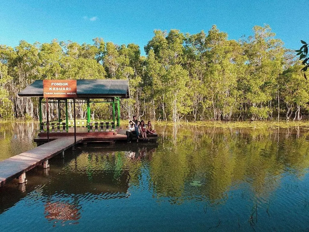 Taman Nasional Wasur, 1. Monumen Kapsul Waktu, 2. Pantai Lampu Satu, 3. Taman Nasional Wasur, 4. Lotus Garden, 5. Pantai Payum, 6. Taman Satwa Yamai Atib, 7. Pulau Habe, 8. Pantai Onggya, 9. Danau Rawa Biru, 10. Wisata Alam 1000 Musamus