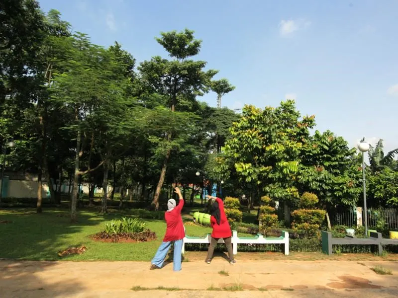 Taman Flamboyan, 1. Taman Bambu Jakarta Timur, 2. Taman PPA, 3. Taman Piknik, 4. Taman Flamboyan, 5. Taman Apung, 6. Taman Waduk Ria Rio, 7. Taman RPTRA Bambu Petung, 8. Taman Menteng Utama, 9. Taman Cornel Simanjuntak, 10. Taman Rusa Bintik Putih Brigif