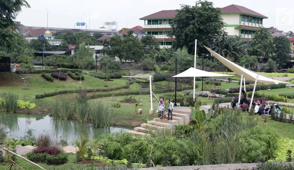 Taman Piknik, 1. Taman Bambu Jakarta Timur, 2. Taman PPA, 3. Taman Piknik, 4. Taman Flamboyan, 5. Taman Apung, 6. Taman Waduk Ria Rio, 7. Taman RPTRA Bambu Petung, 8. Taman Menteng Utama, 9. Taman Cornel Simanjuntak, 10. Taman Rusa Bintik Putih Brigif