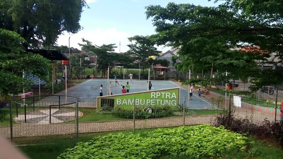 Taman RPTRA Bambu Petung, 1. Taman Bambu Jakarta Timur, 2. Taman PPA, 3. Taman Piknik, 4. Taman Flamboyan, 5. Taman Apung, 6. Taman Waduk Ria Rio, 7. Taman RPTRA Bambu Petung, 8. Taman Menteng Utama, 9. Taman Cornel Simanjuntak, 10. Taman Rusa Bintik Putih Brigif