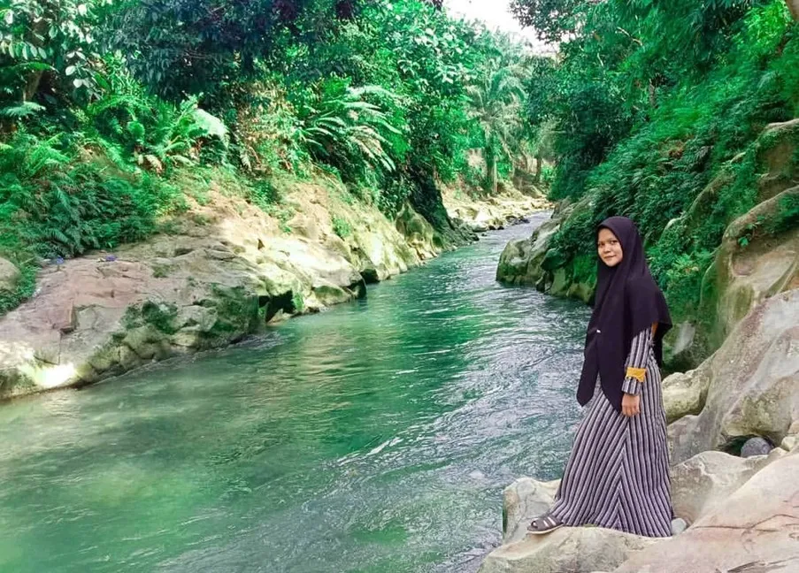 Tangkahan Lobu, 1. Bukit Pamingke, 2. Puncak Manalese, 3. Pulau Bisky, 4. Pantai Monyet, 5. Tebing Batu Napponol, 6. Goa Kaca, 7. Tangkahan Lobu, 8. Puncak Aek Ronggas, 9. Wisata Alam Aek Buru, 10. Air Terjun Jeri