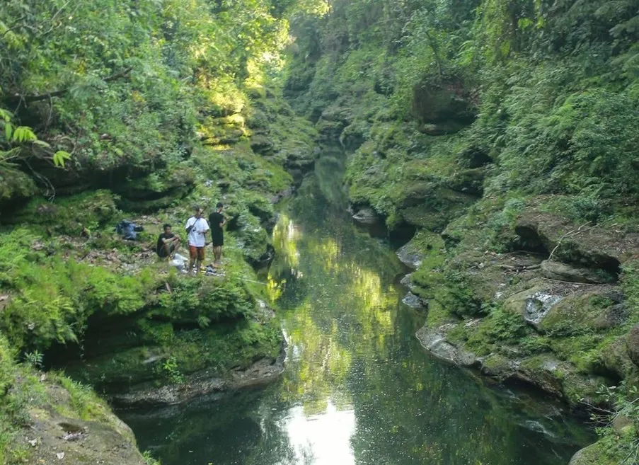 Tebing Batu Napponol, 1. Bukit Pamingke, 2. Puncak Manalese, 3. Pulau Bisky, 4. Pantai Monyet, 5. Tebing Batu Napponol, 6. Goa Kaca, 7. Tangkahan Lobu, 8. Puncak Aek Ronggas, 9. Wisata Alam Aek Buru, 10. Air Terjun Jeri