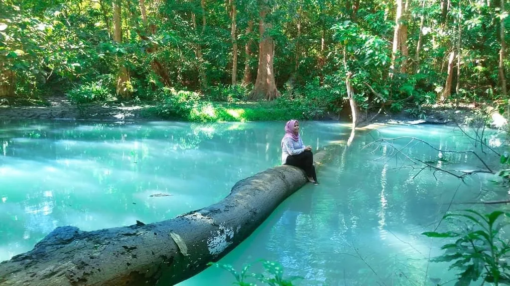 Telaga Biru Palleo, 1. Taman Batu Karst Balocci, 2. Pulau Panambungan, 3. Kalibbong Aloa, 4. Bukit Sorongan (Bulu Sorongan), 5. Pulau Badi, 6. Taman Purbakala Gua Sumpang Bita, 7. Telaga Biru Palleo, 8. Gunung Bulusaraung, 9. Sungai Palattae, 10. Air Terjun Baruttung