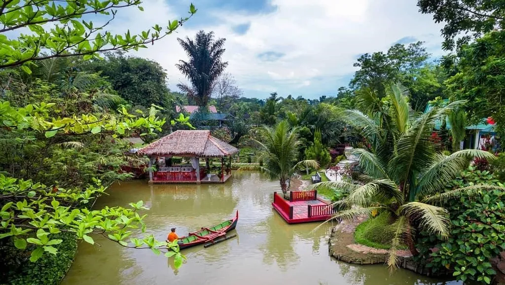 The Le Hu Garden, 1. Danau Linting, 2. The Le Hu Garden, 3. Air Terjun Dua Warna, 4. Pulau Siba, 5. Pantai Salju, 6. Maha Vihara Maitreya, 7. Kampung Ladang Outbond, 8. Armaya Wisata Alam, 9. Pemandian Alam Tirta Sayum Sabah, 10. Air Terjun Lembah Loknya