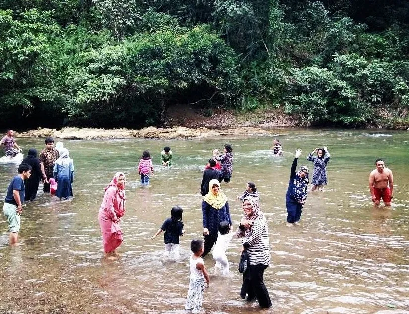 Wisata Alam Aek Buru, 1. Bukit Pamingke, 2. Puncak Manalese, 3. Pulau Bisky, 4. Pantai Monyet, 5. Tebing Batu Napponol, 6. Goa Kaca, 7. Tangkahan Lobu, 8. Puncak Aek Ronggas, 9. Wisata Alam Aek Buru, 10. Air Terjun Jeri