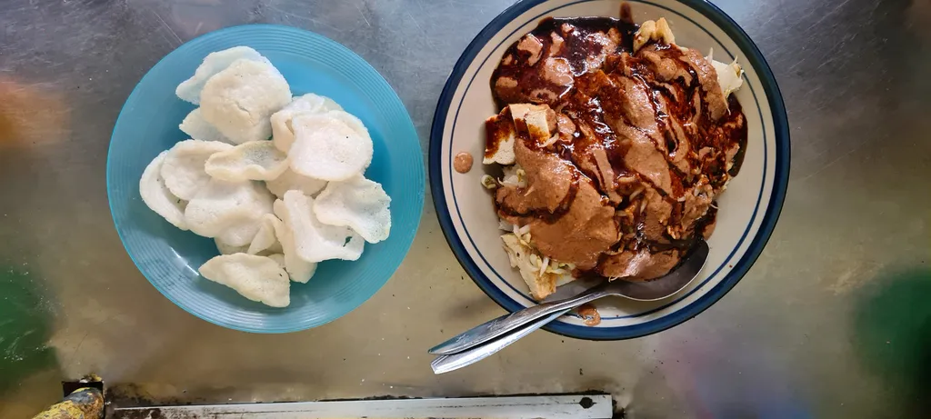 Kuliner Garut_Kupat Tahu Gunung Lumbung (Copy), 1. Soto Achri, 2. Bakso M Imu, 3. Kupat Tahu Gunung Lumbung, 4. Khoe Pek Goan, 5. Es Goyobod Alun-Alun