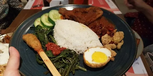 Nasi Ayam Taliwang, 1. Sate Ayam Bumbu Blora, 2. Sate Kambing Campur, 3. Sate Manis Sapi, 4. Asam Asam Iga, 5. Nasi Ayam Taliwang, 6. Nasi Ayam Betutu, 7. Nasi Bali, 8. Soto Ayam Ambengan, 9. Lontong Cap Go Meh, 10. Sop Ikan, 11. Sayap Goreng Lengkuas