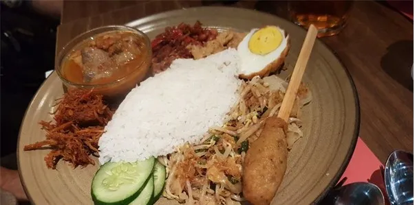 Nasi Bali, 1. Sate Ayam Bumbu Blora, 2. Sate Kambing Campur, 3. Sate Manis Sapi, 4. Asam Asam Iga, 5. Nasi Ayam Taliwang, 6. Nasi Ayam Betutu, 7. Nasi Bali, 8. Soto Ayam Ambengan, 9. Lontong Cap Go Meh, 10. Sop Ikan, 11. Sayap Goreng Lengkuas