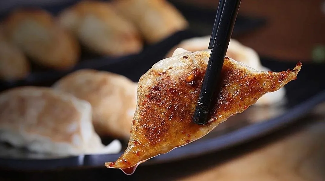 Gyoza, 1. Ramen Ayam Special, 2. Ramen Ayam Syou, 3. Ramen Ayam Tamtam, 4. Ramen Naga Merah, 5. Ramen Ayam Kental, 6. Tsukemen Ayam, 7. Tatsuta Age, 8. Yakiniku Don, 9. Chasu Don Ayam , 10. Gyoza