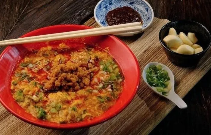 Ramen Naga Merah, 1. Ramen Ayam Special, 2. Ramen Ayam Syou, 3. Ramen Ayam Tamtam, 4. Ramen Naga Merah, 5. Ramen Ayam Kental, 6. Tsukemen Ayam, 7. Tatsuta Age, 8. Yakiniku Don, 9. Chasu Don Ayam , 10. Gyoza