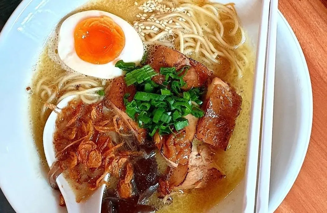 Ramen Ayam Kental, 1. Ramen Ayam Special, 2. Ramen Ayam Syou, 3. Ramen Ayam Tamtam, 4. Ramen Naga Merah, 5. Ramen Ayam Kental, 6. Tsukemen Ayam, 7. Tatsuta Age, 8. Yakiniku Don, 9. Chasu Don Ayam , 10. Gyoza