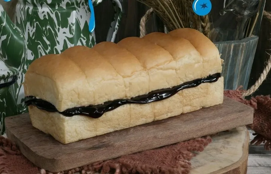 Roti Gedhe Blueberry, 1. Roti Gedhe Coklat, 2. Roti Gedhe Oreo, 3. Roti Gedhe Red Velvet, 4. Roti Gedhe Tiramisu, 5. Roti Gedhe Nucomaltine, 6. Roti Gedhe Blueberry, 7. Roti Gedhe Macchiato, 8. Roti Gedhe Green Tea, 9. Roti Gedhe Durian Real Fruit, 10. Roti Gedhe Abon Mayo