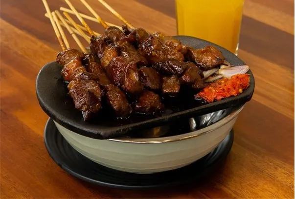 Sate Kambing Campur, 1. Sate Ayam Bumbu Blora, 2. Sate Kambing Campur, 3. Sate Manis Sapi, 4. Asam Asam Iga, 5. Nasi Ayam Taliwang, 6. Nasi Ayam Betutu, 7. Nasi Bali, 8. Soto Ayam Ambengan, 9. Lontong Cap Go Meh, 10. Sop Ikan, 11. Sayap Goreng Lengkuas