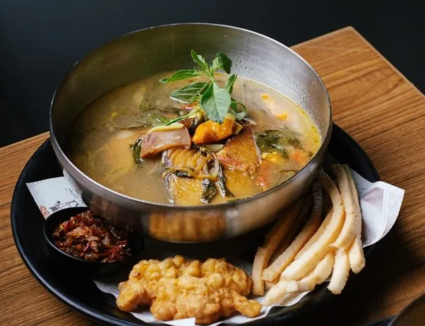 Sop Ikan, 1. Sate Ayam Bumbu Blora, 2. Sate Kambing Campur, 3. Sate Manis Sapi, 4. Asam Asam Iga, 5. Nasi Ayam Taliwang, 6. Nasi Ayam Betutu, 7. Nasi Bali, 8. Soto Ayam Ambengan, 9. Lontong Cap Go Meh, 10. Sop Ikan, 11. Sayap Goreng Lengkuas