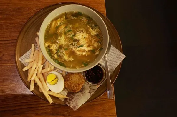 Soto Ayam Ambengan, 1. Sate Ayam Bumbu Blora, 2. Sate Kambing Campur, 3. Sate Manis Sapi, 4. Asam Asam Iga, 5. Nasi Ayam Taliwang, 6. Nasi Ayam Betutu, 7. Nasi Bali, 8. Soto Ayam Ambengan, 9. Lontong Cap Go Meh, 10. Sop Ikan, 11. Sayap Goreng Lengkuas