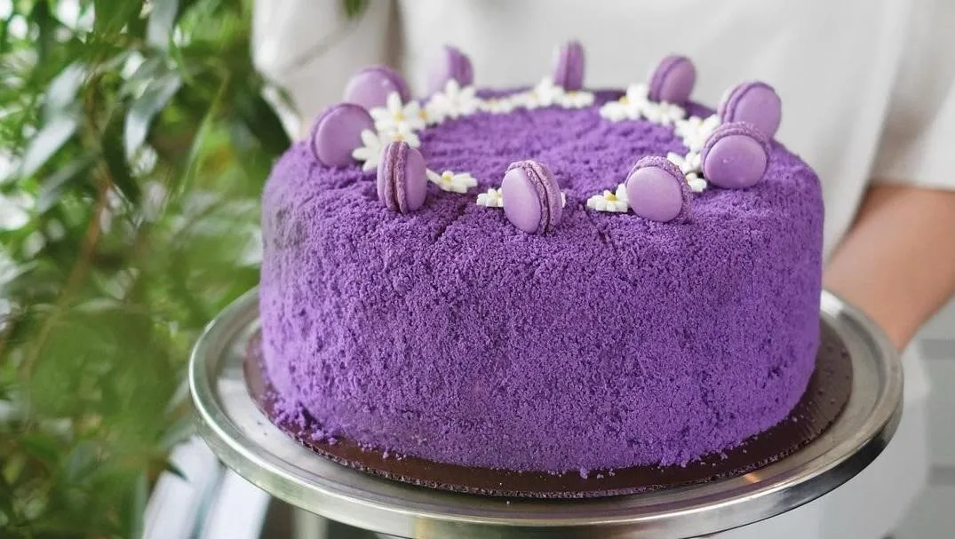 Ube Velvet Cake, 1. Red Velvet Pie, 2. Red Velvet Croissant, 3. Ube Velvet Cake, 4. Aglio Olio Spaghetti, 5. Chicken Steak, 6. Elote Bowl, 7. Bakmi Ayam, 8. Dirty Oxtail Soup, 9. Doughnut Combo, 10. Es Kopi Lokal