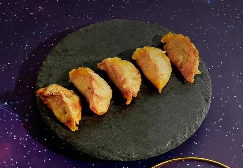 Moon Mandu, 1. Korean Chicken Wings, 2. Moon Fried Chicken, 3. Meteor Chicken, 4. Korean Street Snack
