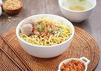 Bakmi Ayam Bakso, 1. Bakmi Ayam Golek Spesial, 2. Bakmi Goreng Ayam Spesial, 3. Bakmi Godok Jawa ala Bakmi Golek, 4. Bakmi Ayam Kangkung, 5. Bakmi Ayam Pangsit Goreng, 6. Bakmi Ayam Bakso, 7. Kwetiaw Sirem Ayam, 8. Bihun Masak Seafood, 9. Yi Fu Mie Seafood, 10. Nasi Sirem Seafood