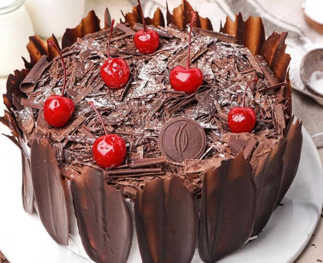Black Forest, 1. Triple Decker, 2. Tiramisu, 3. Cookies Cream Layers, 4. Choco Monkey, 5. Pudding Cheese Cake, 6. Red Velvet, 7. Two Seasons, 8. Milky O Cake, 9. Black Forest, 10. Mix Fudge Brownies