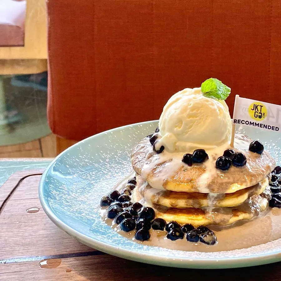 Boba Pancake, 1. Boba Pancake, 2. Truffle Mac and Cheese, 3. Fried Buttermilk Mushroom, 4. Butter Rice Crispy Chicken, 5. Green Sauce Pasta, 6. Caesar Salad, 7. Blueberry Cheese Pancake, 8. Sausage Cheesy Waffle, 9. Crispy Chicken Baked Rice, 10. Dark Chocolate Dutch Pancake, 11. Squid Fried Rice