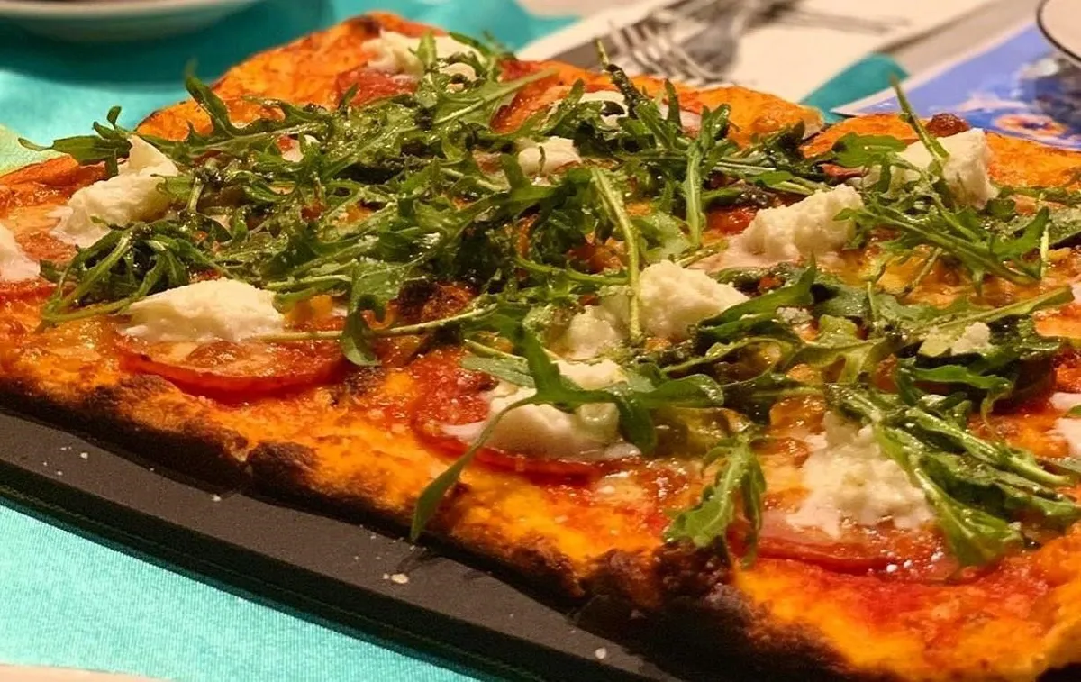 Calabrese, 1. Funghi Di Bosco, 2. American, 3. Trifolata, 4. Quattro Carni, 5. Milano, 6. Calabrese, 8. Pollo E Porcini, 9. Carbonara, 10. American Hottest, 11. La Regina