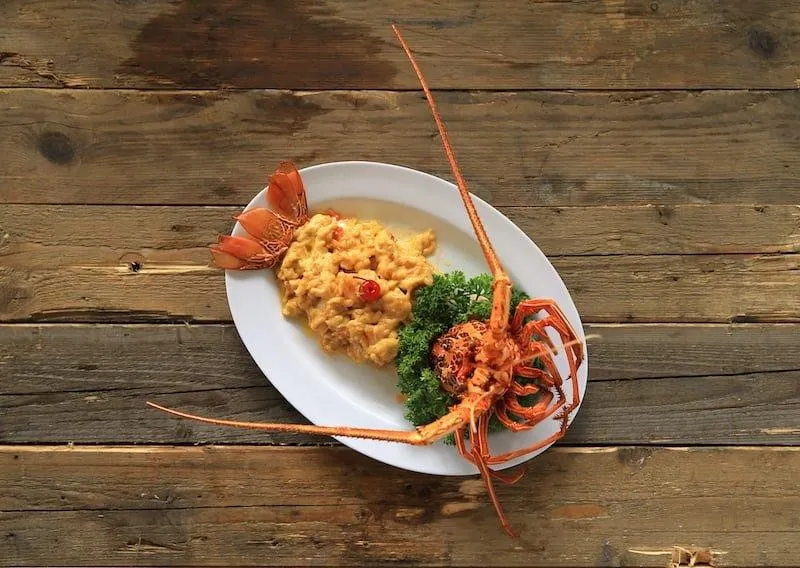 Lobster BBQ with Cheese, 1. Ikan Steam Hongkong, 2. Cumi Saus Telur Asin, 3. Kepiting Saus Butter Garlic, 4. Udang Bakar Madu Pedas, 5. Kerang Kampak Steam Bawang Putih, 6. Lobster BBQ with Cheese, 7. Nasi Goreng Seafood, 8. Mie Goreng Seafood, 9. Fuyunghai Kepiting, 10. Tazmania