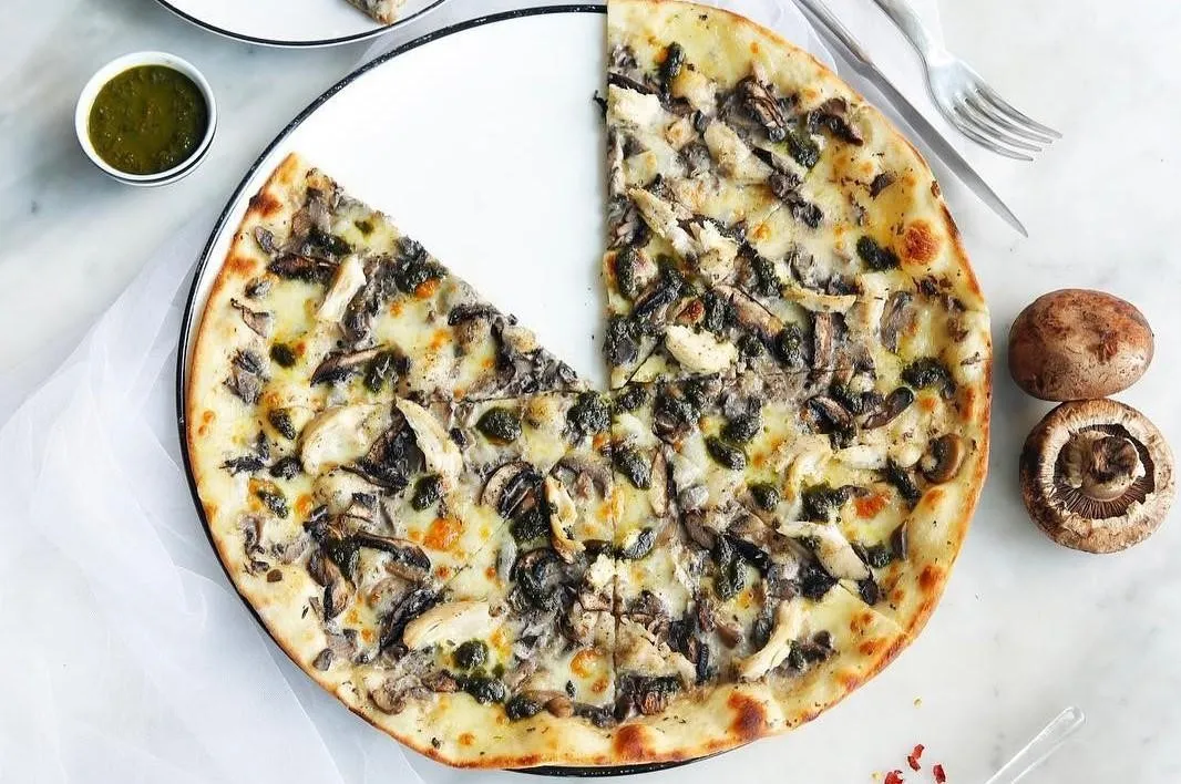 Pollo E Porcini, 1. Funghi Di Bosco, 2. American, 3. Trifolata, 4. Quattro Carni, 5. Milano, 6. Calabrese, 8. Pollo E Porcini, 9. Carbonara, 10. American Hottest, 11. La Regina