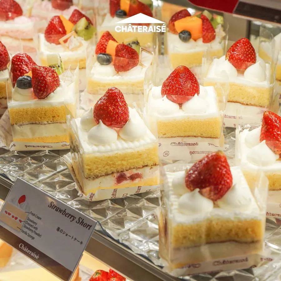 Strawberry Shortcake, 1. Strawberry Shortcake, 2. Fuwa Fuwa Rollcake, 3. Legendary Fresh Cream Cake, 4. Éclair, 5. Fluffy Souffle Cheese Cake, 6. Fruit Chocolate Cake, 7. Japanese Apple Pie, 8. Uji Matcha Mille Crepes, 9. Cute Panda Whole Cake, 10. Granola Oat Cookies