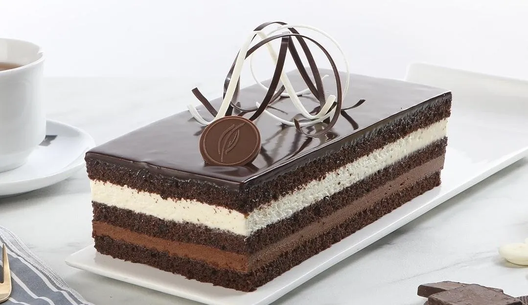 Two Seasons, 1. Triple Decker, 2. Tiramisu, 3. Cookies Cream Layers, 4. Choco Monkey, 5. Pudding Cheese Cake, 6. Red Velvet, 7. Two Seasons, 8. Milky O Cake, 9. Black Forest, 10. Mix Fudge Brownies