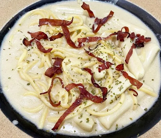 Carbonara Tteok-Bokki, 1. Goobne Original, 2. Goobne Volcano, 3. Goobne Deep Cheese, 4. Goobne Pepper Crispy, 5. Goobne Galbi, 6. Goobne Fruity Soy Garlic, 7. Goobne Sweet & Spicy Chicken, 8. Honey Alio, 1. Volcano Cheese Tteok-Bokki, 2. Carbonara Tteok-Bokki